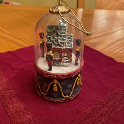 Avon Nutcracker March Of The Toy Soldiers Gingerbread House Glass Dome Music Box / Ornament 