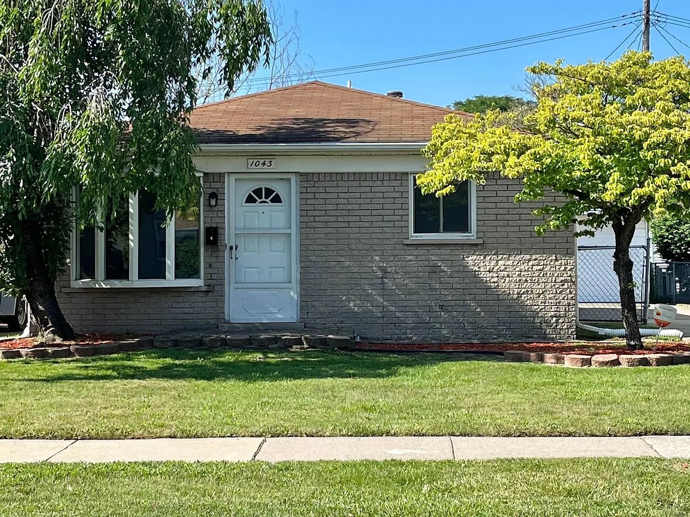 3 Bedrooms And 1 Bathroom House Available Inbox For More Information