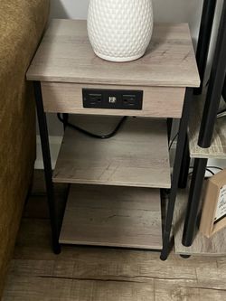 Table with devise connection