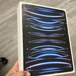 iPad Pro 6th gen 128gb WiFi only 12.9