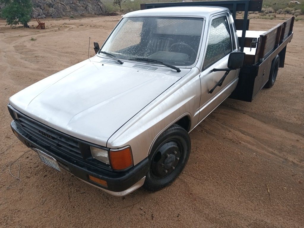 87 Toyota 1 ton flatbed