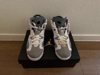 Air Jordan 1 high in a light grey/white colorway