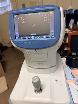 Auto Refractometer Professional Eye Testing Machine – Open Box, Like New
