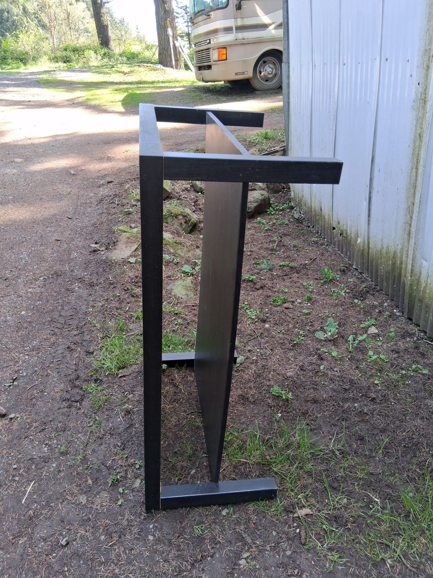 Free coffee table (dirty and damged)