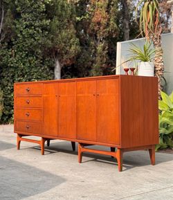 Refinished Scandinavian Mid Century Modern Walnut 10 Drawer Credenza TV Stand Media Center
