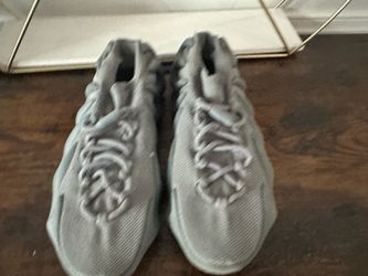 Yeezy 450 size 9 men