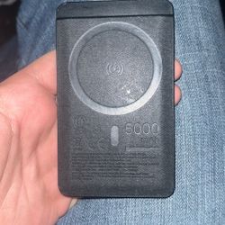 Mophie Magnetic Portable Charger