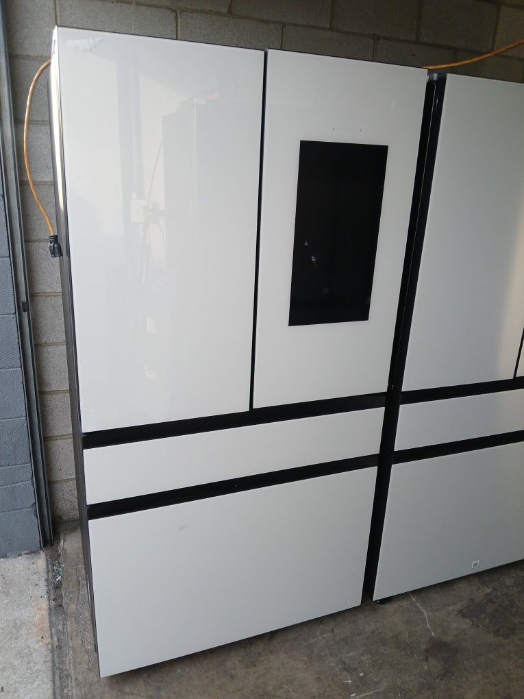 NEW !! SAMSUNG WHITE GLASS PANEL READY FAMILY HUB 4 DOOR BESPOKE REFRIGERATOR/ TABLET/ BEVERAGE CENTER