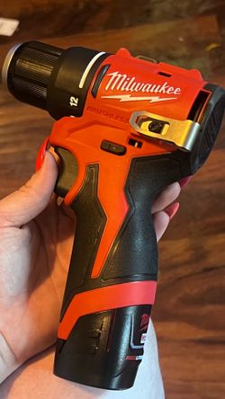 Milwaukee M12 FUEL Brushless 3/8” Drill Driver Kit w/ 2.0Ah Battery & Charger – 3401-20