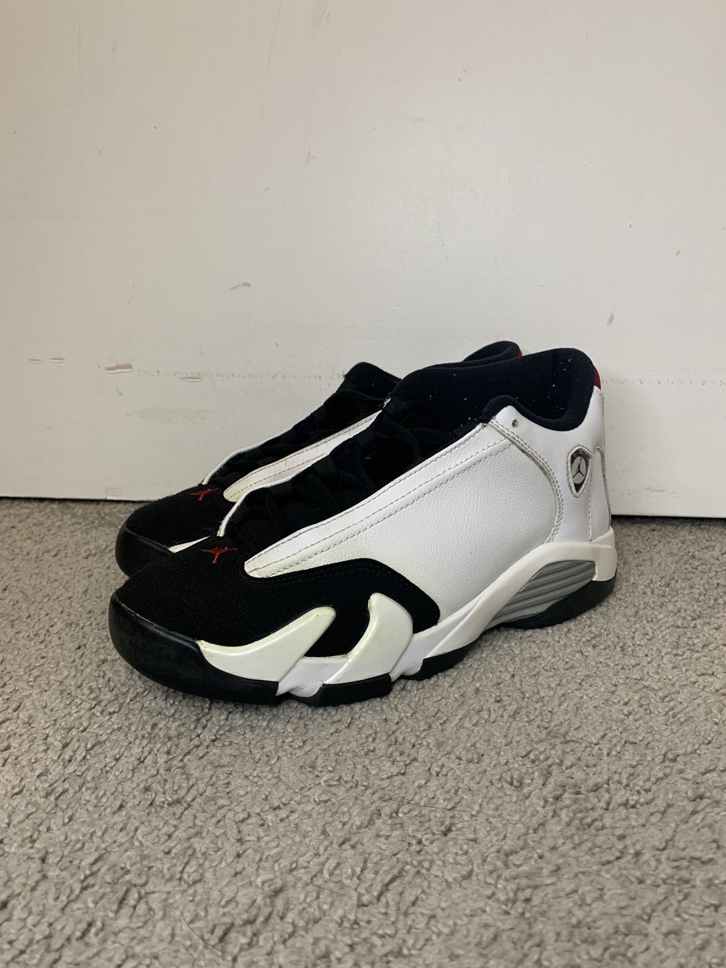 VNDS JORDAN 14 BLACK TOE GS SIZE 6.5Y