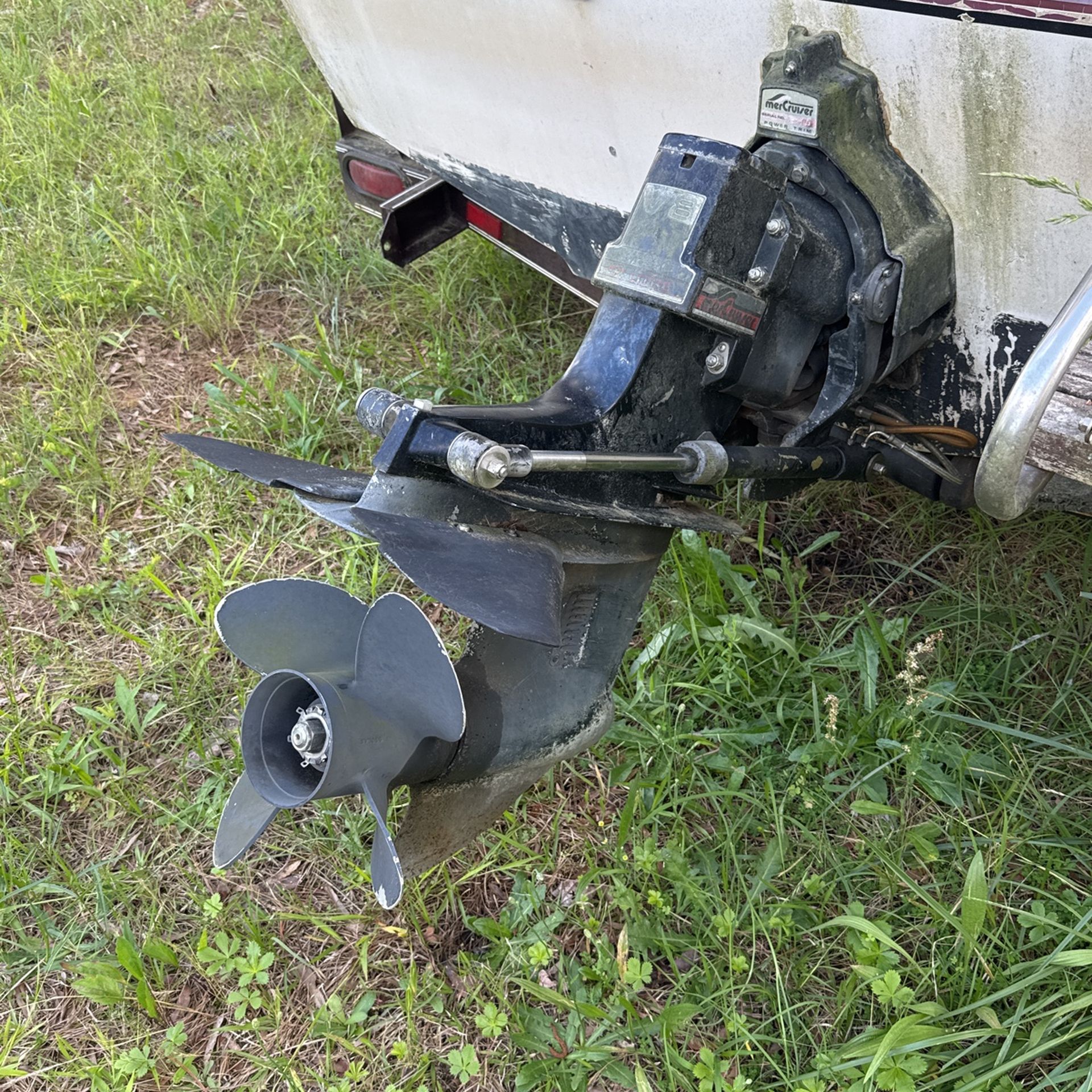 5.7 Liter Outdrive For Mercruiser, Great Foot Always Serviced , Fresh Oil, Impeller New 2 Years Ago, Boat Was Only Used Twice With It
