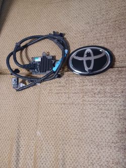 2020-2023 Toyota Highlander OEM Original Distance radar sensor and emblem
