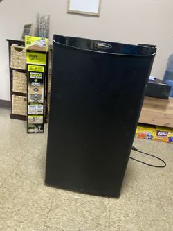 Mini refrigerator