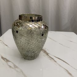 Vases Accepting Offers