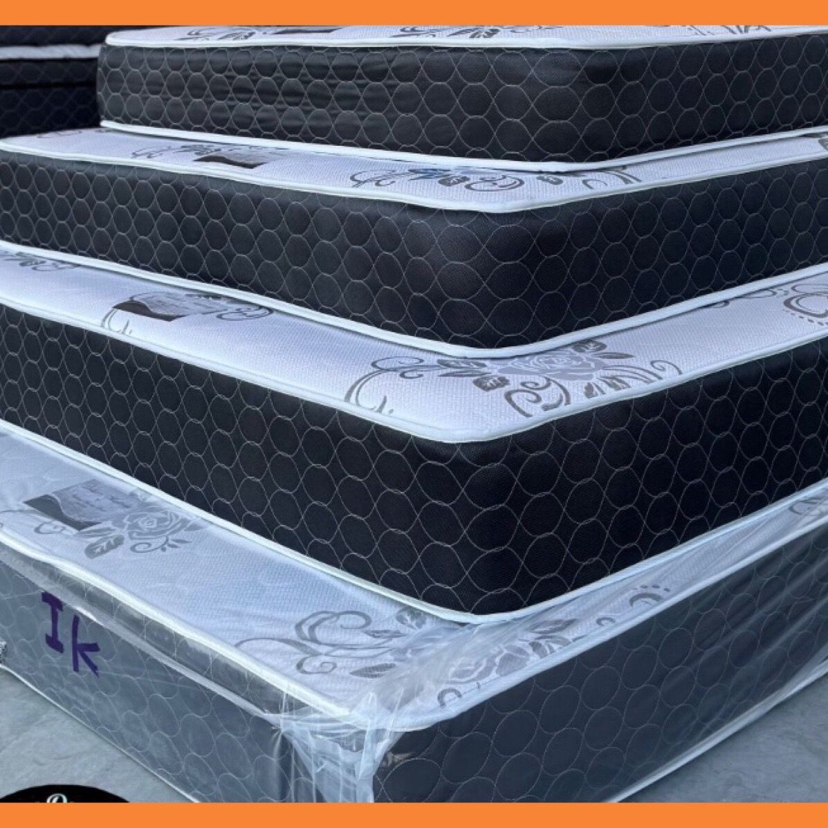 Cal king size mattress/Colchis