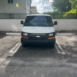 Chevy 2004 Van 