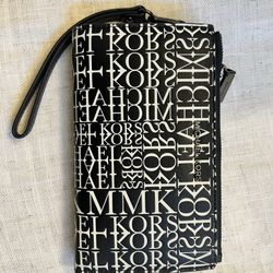 Michael Kors Jet Set Wristlet