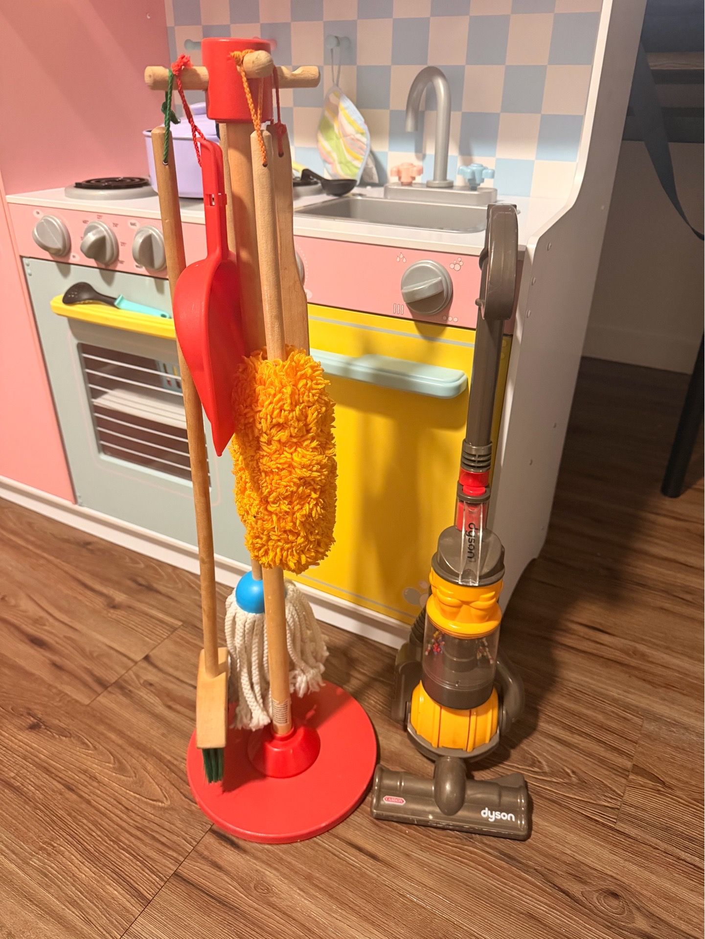 Melissa & Doug cleaning set and vacuum