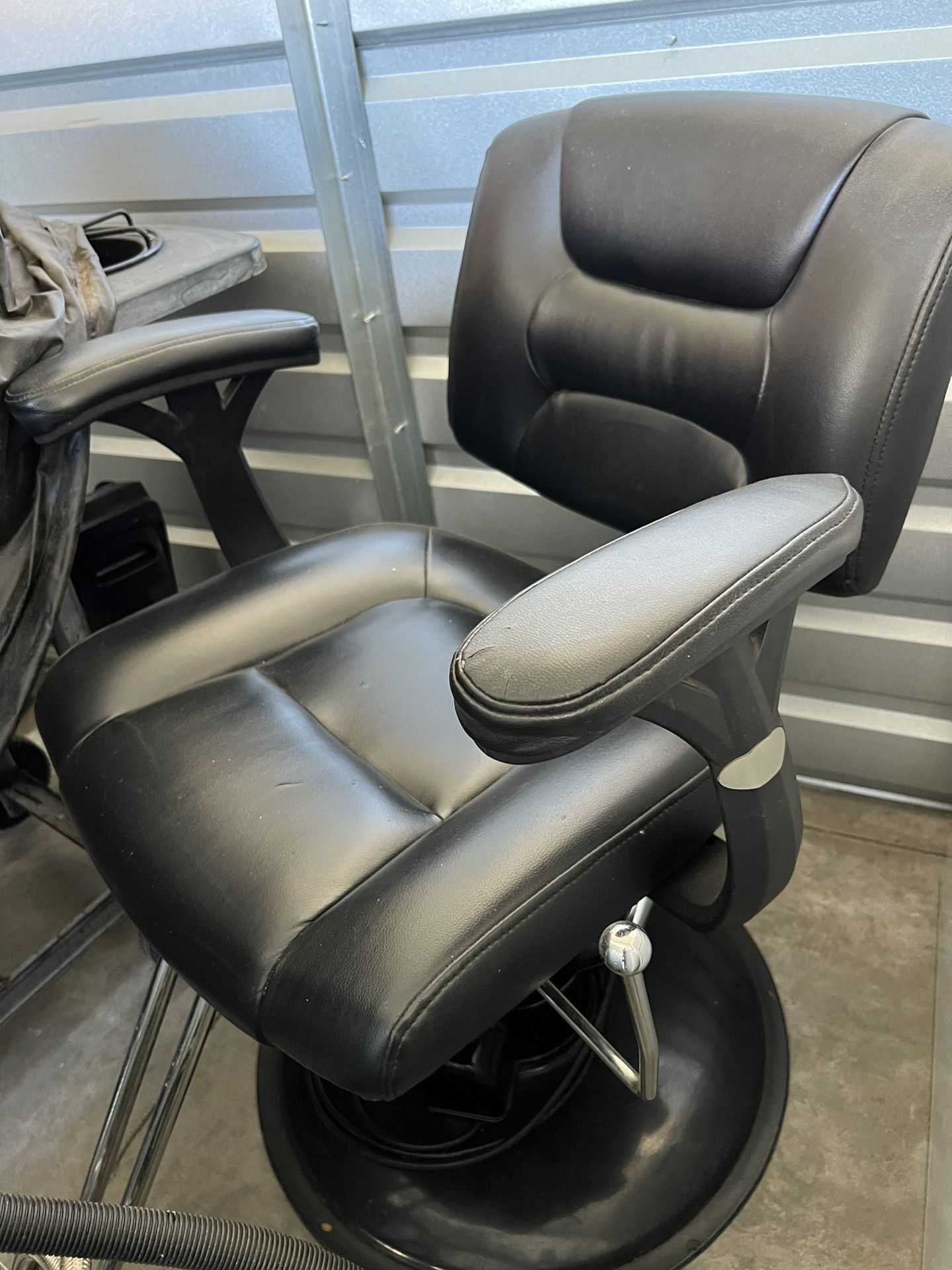 Beauty Salon Chair $60 OBO