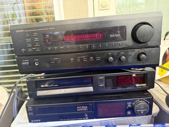 FOR PARTS/REPAIR — Vintage AV Lot - Denon DRA-685 Receiver + Sharp & Sony VHS VCRs