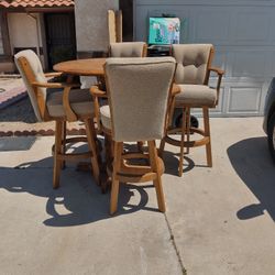 Dining Table.      ( FREE )