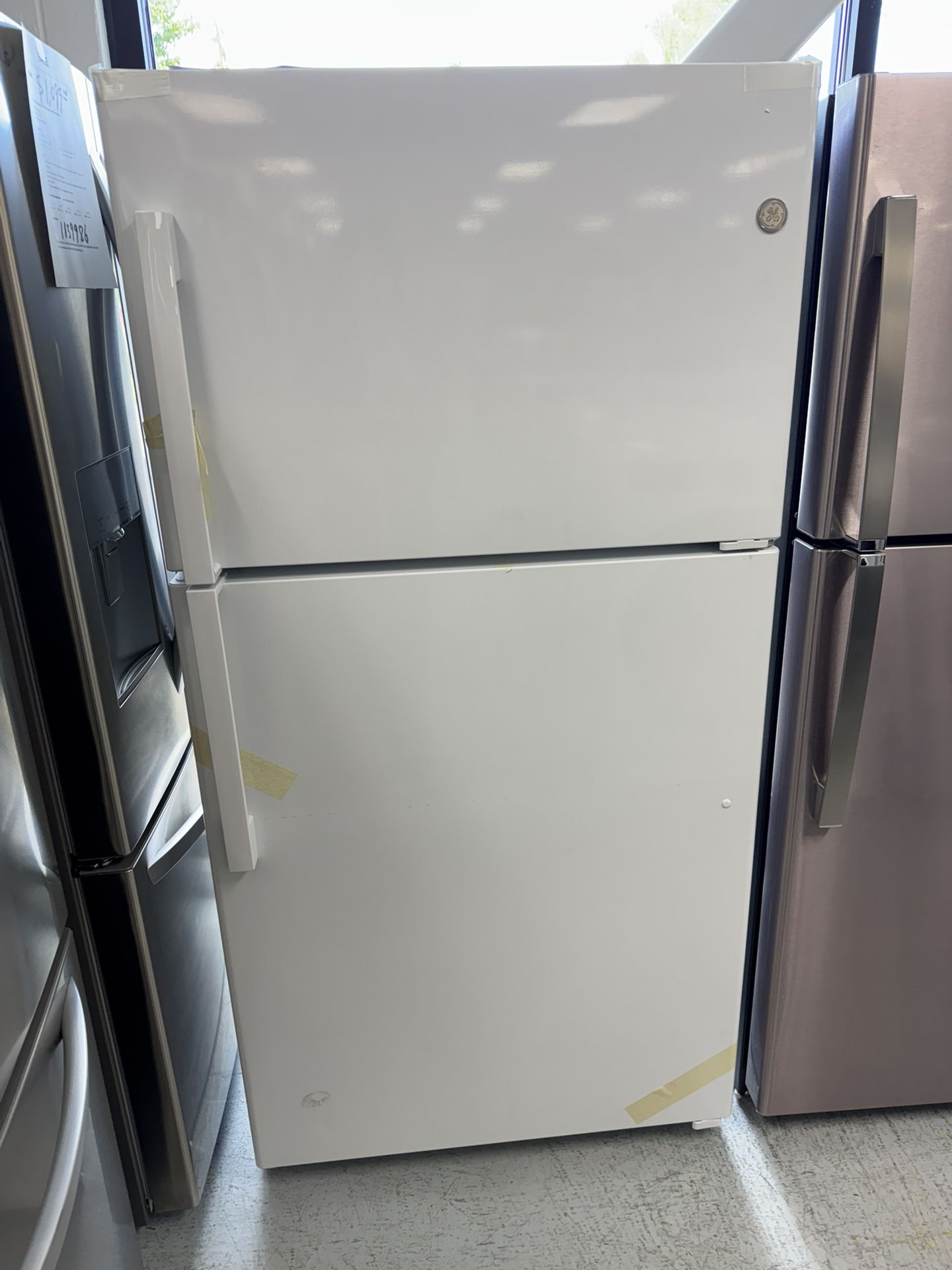 never used GE Garage Ready 22 Cu.ft Top Freezer Refrigerator