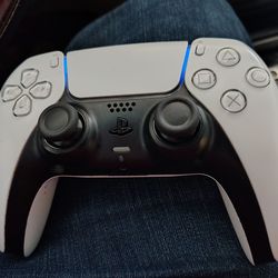 PS4 controller