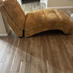 Large Golden/Yellowish Lounger 
