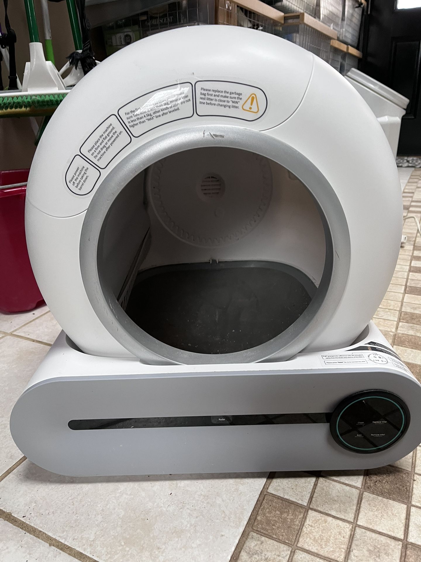 Automatic Self Cleaning Litter Box