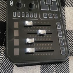 Goxlr +ShureMv7 Mic+ Mount/Boo Arm Stand Includes All Cables