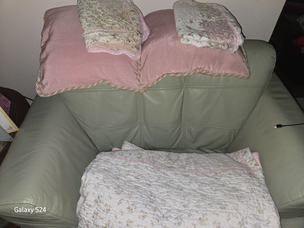 Full/queen Comforter  , Shams Pillows To Match