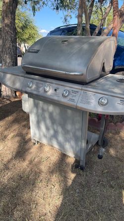 Propane grill whit propane tanks incluid work great condition