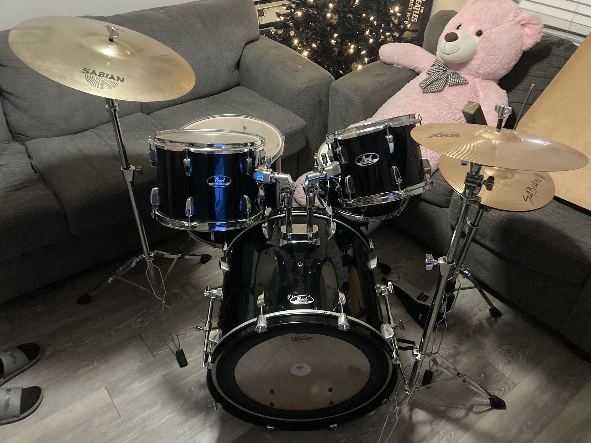 Pearl Roadshow 5-Piece Drum Set With Hardware and SABIAN PX Cymbals Jet Black