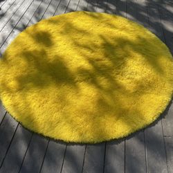 6’ Yellow Throw Rug