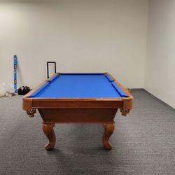 Pool table 8ft ( free delivery & set up & new color felt of your choice )