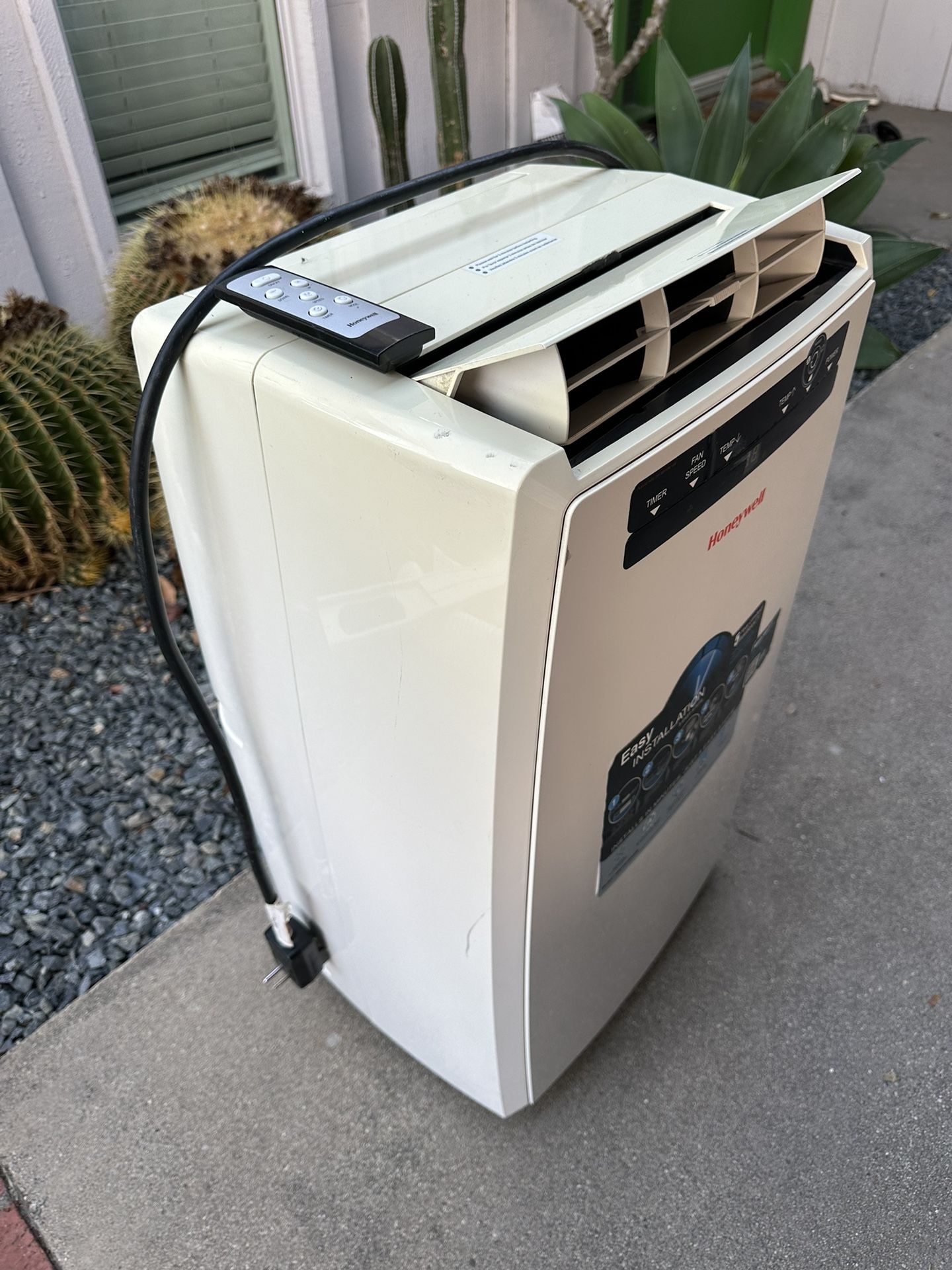 Honeywell Portable Air Conditioner (10,000 BTU) for Sale in Rosemead