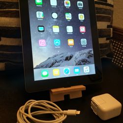 Apple iPad 9.7 Inch - Model A1458 Version 10.3.3 with Apple charger - Apple Tablet 4th Generation