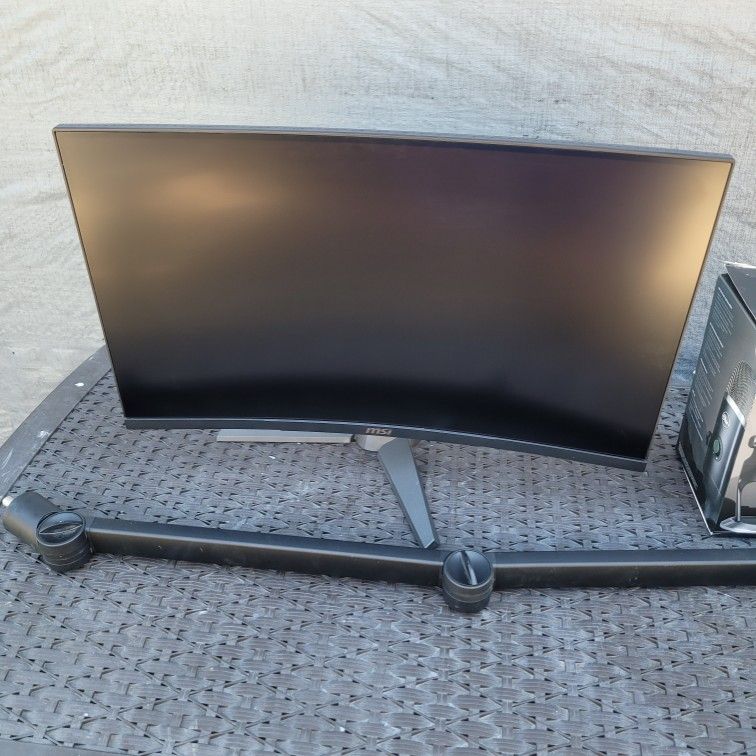 Msi Gaming Monitor 24 Inch Curved With Yeti Mic.