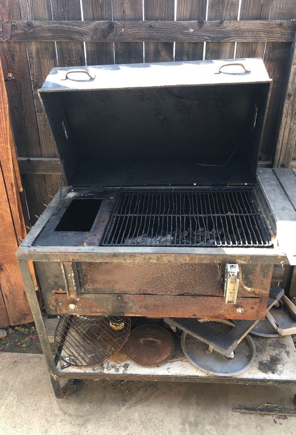 Cast Iron Smoker/ Grill for Sale in Moreno Valley, CA OfferUp