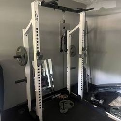 Half Rack With Bench, Bar And 300lbs Weights