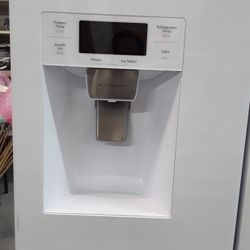 KENMORE  25.5 CU FT. 36 IN WHITE REFRIGERATOR. IN SPECIAL 