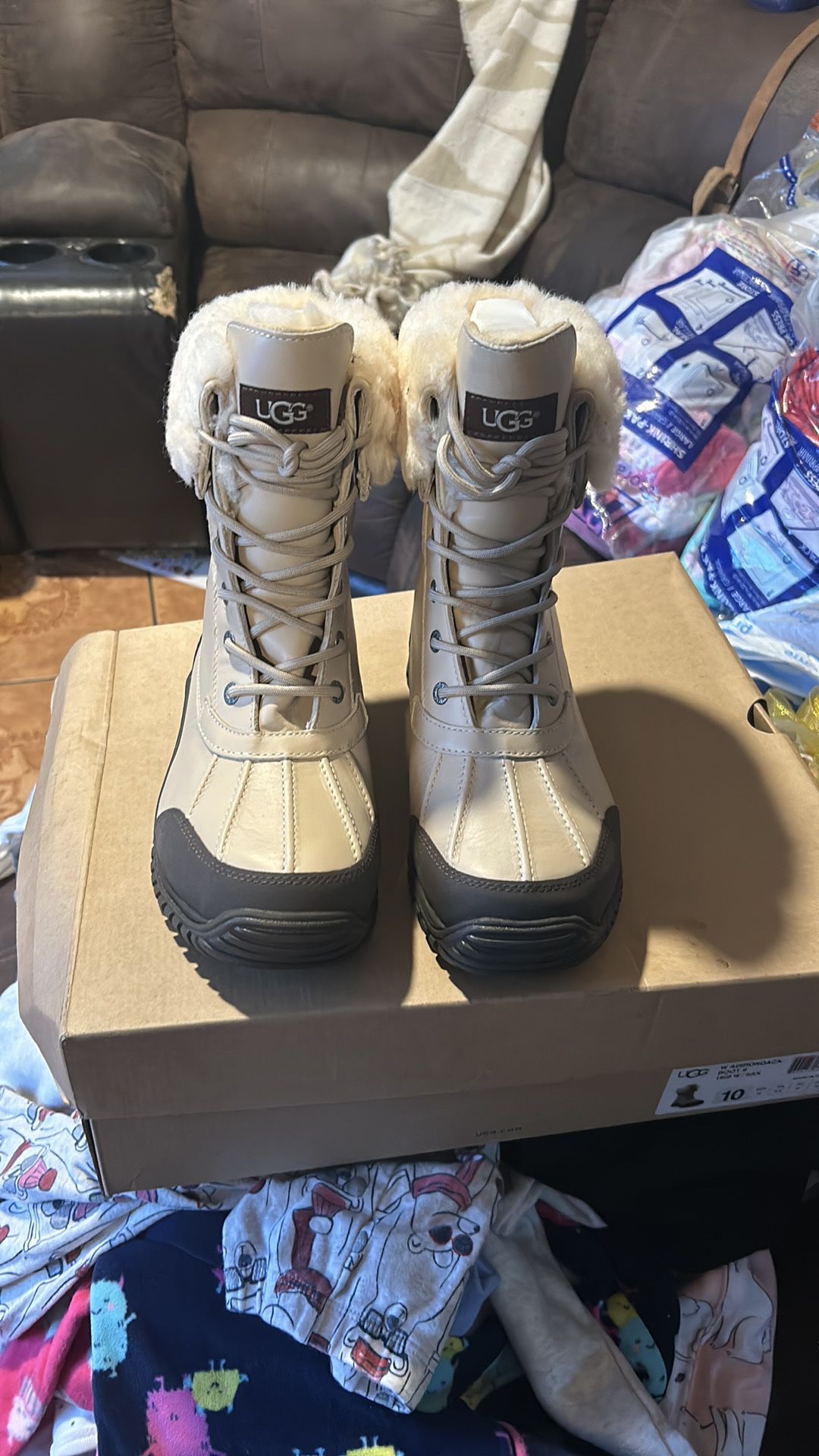 Ugg UGG Adirondack II Sand Waterproof Leather Fur Short Snow Boots