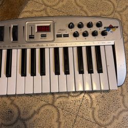 Oxygen 8 Midi Keyboard 