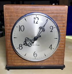 Vintage Seth Thomas Woodbury 7” Wooden Electric Wind Up Alarm Footed Clock E524