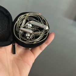 Skullcandy Earbuds With Aux Entrance 