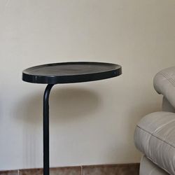 Small Side Table, C-Shaped End Table, Sofa Table with Metal Frame
