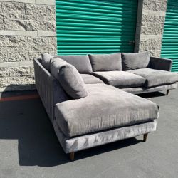 Living Spaces Adeline Sectional Sofa (Retails $2,400)- Delivery Available!