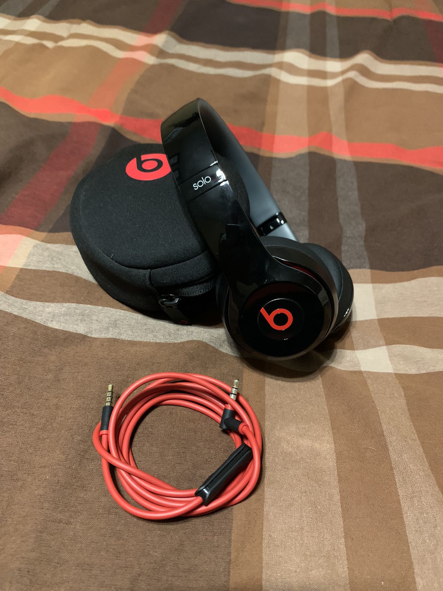 Beats Solo (RED & BLACK)