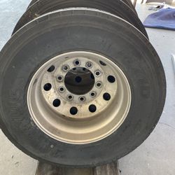 Peterbilt,Freightliner,Kenworth Tires