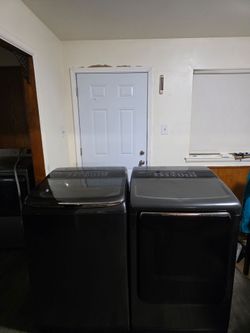 SAMSUNG STAINLESS STEEL WASHER AND DRYER SET BOTH ELECTRIC XL CAPACITY 5.3 CU CLEAN AND DESINFECTED DELIVERY AVAILABLE FOR EXTRA FEE